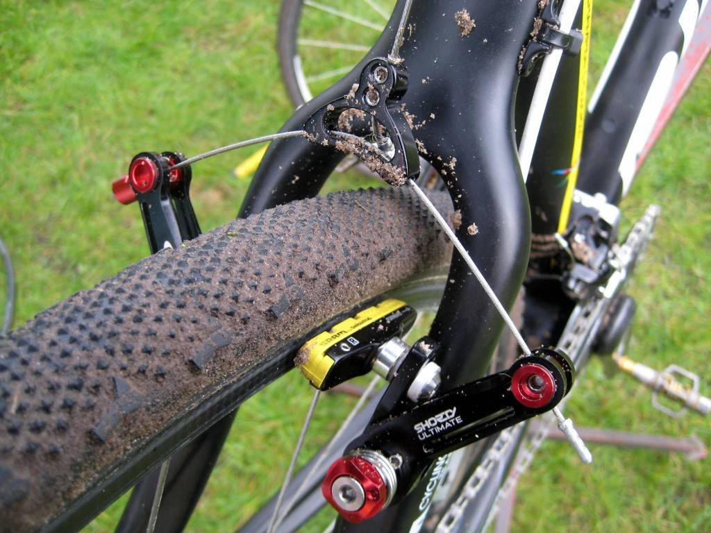 Кантеливерные тормоза в естественной среде обитания (на циклокроссе)