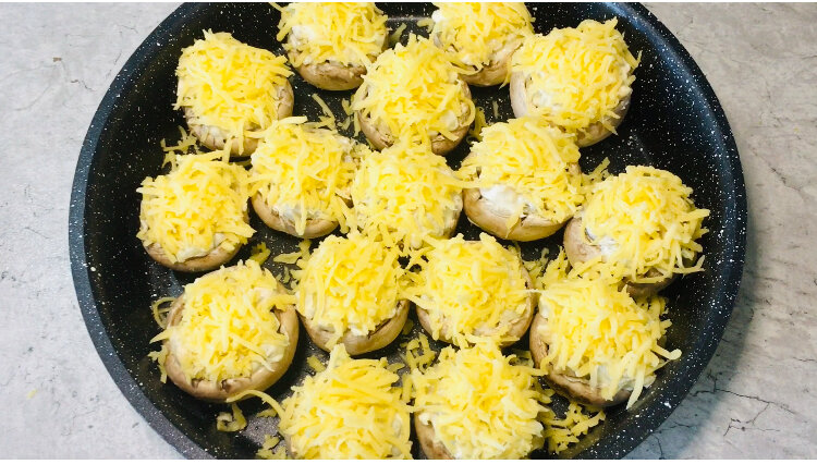 Шампиньоны с курицей и сыром фото