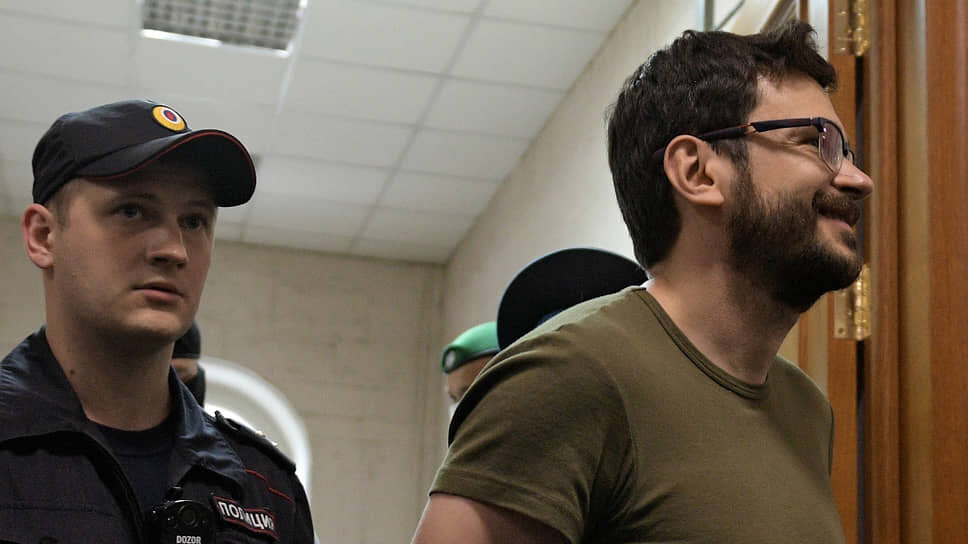 Фото: Глеб Щелкунов / Коммерсантъ📷Илья Яшин (справа)