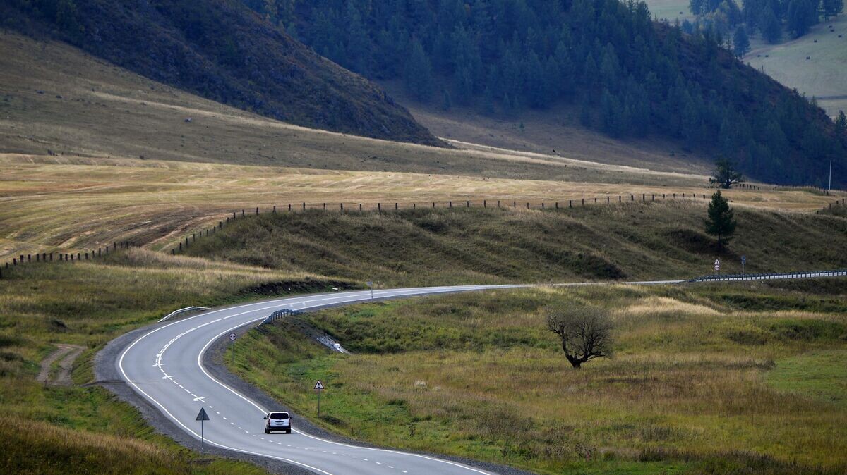    Автомобильная дорога "Чуйский тракт" в Онгудайском районе Республики Алтай© РИА Новости / Александр Кряжев
