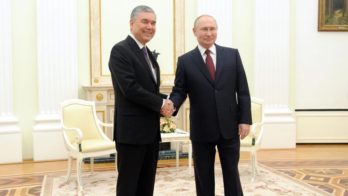    Президент РФ Владимир Путин и председатель народного совета Национального собрания Туркменистана Гурбангулы Бердымухамедов во время встречи© РИА Новости / Михаил Климентьев