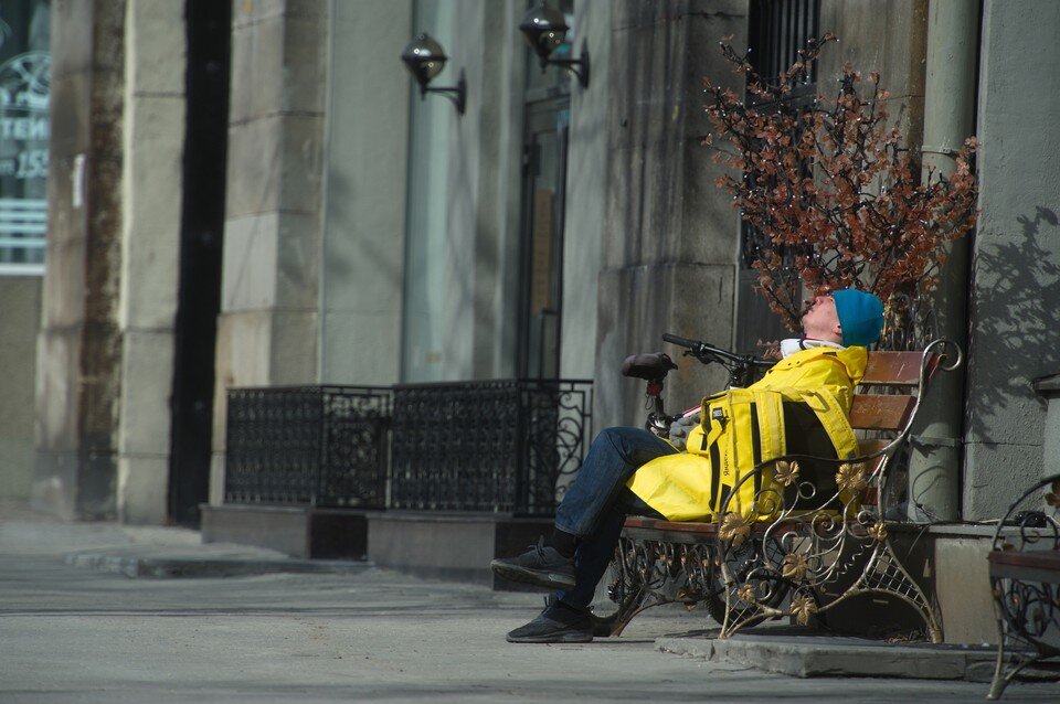     В доставке работают в основном люди молодые и крепкие. Алексей БУЛАТОВ