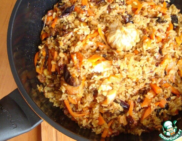 Плов с сухофруктами. Казан плова с сухофруктами. Постный плов с сухофруктами. Постный плов с сухофруктами. Постный плов с сухофруктами.
