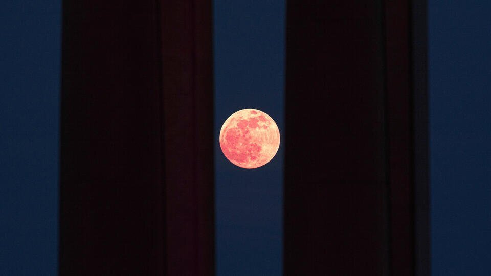 Где можно будет увидеть затмение 8 апреля. Луна окрашивается в красный христианство. Где можно увидеть кровавую луну? И кого года в Казани?. Когда Луна окрасится в алый отзывы.