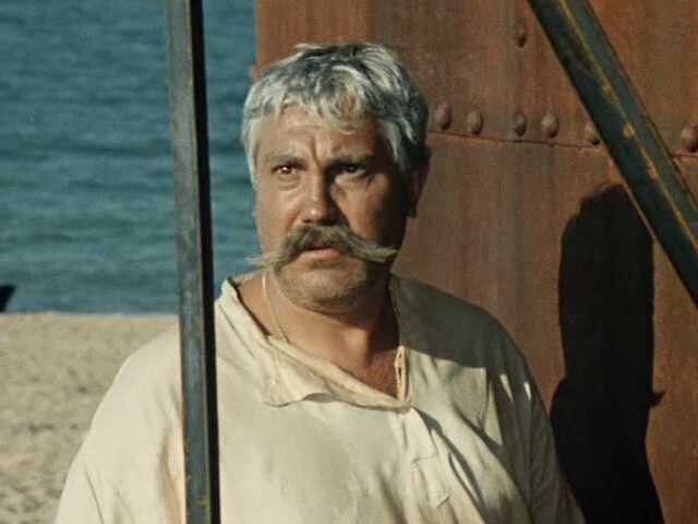 Павел Луспекаев в роли таможенника Верещагина в фильме "Белое солнце пустыни" (1970)