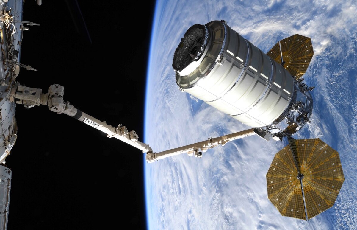 Прилетевший грузовой корабль. "Сигнус."  фото: картинки  яндекса.