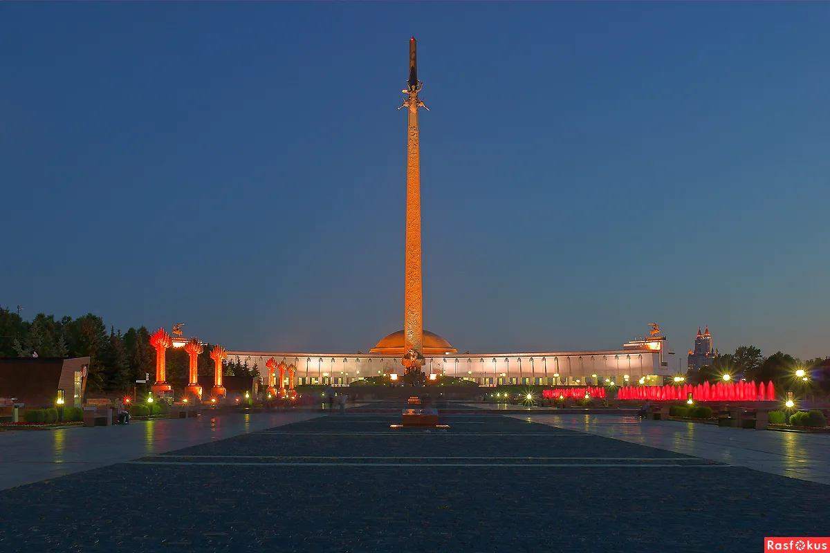 Фотография парка победы. Парк Победы на Поклонной горе Москва. Парк Поклонная гора. Мемориал парк Победы на Поклонной горе. Площадь Победы в Москве Поклонная гора.