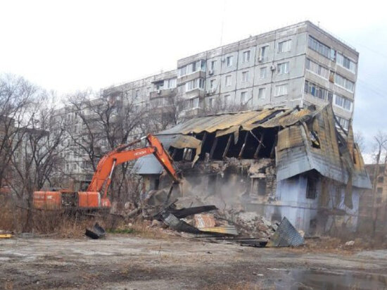     В Хабаровске на улице Демьяна Бедного расчищена площадка под строительство школы ФОТО: телеграм-канал «Здравый смысл 27»