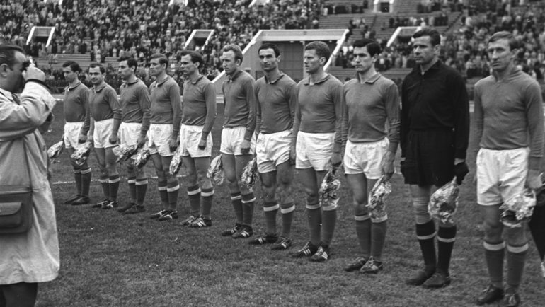    Футболисты сборной СССР в 1962 году.Олег Неелов