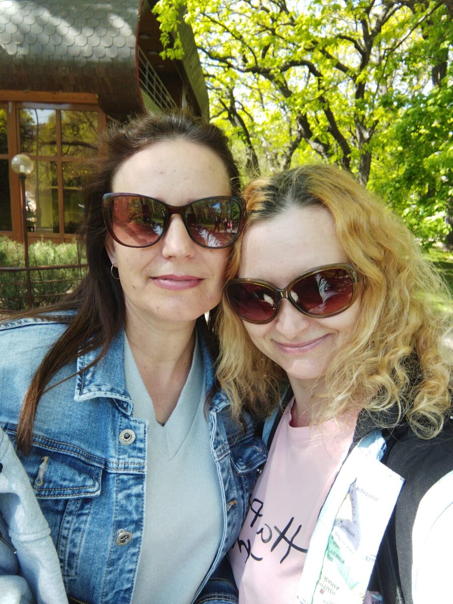 Мы с подругой в парке, именинник запечатлел, начало