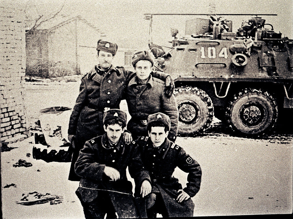 На фото: Солдаты однополчане автора... 