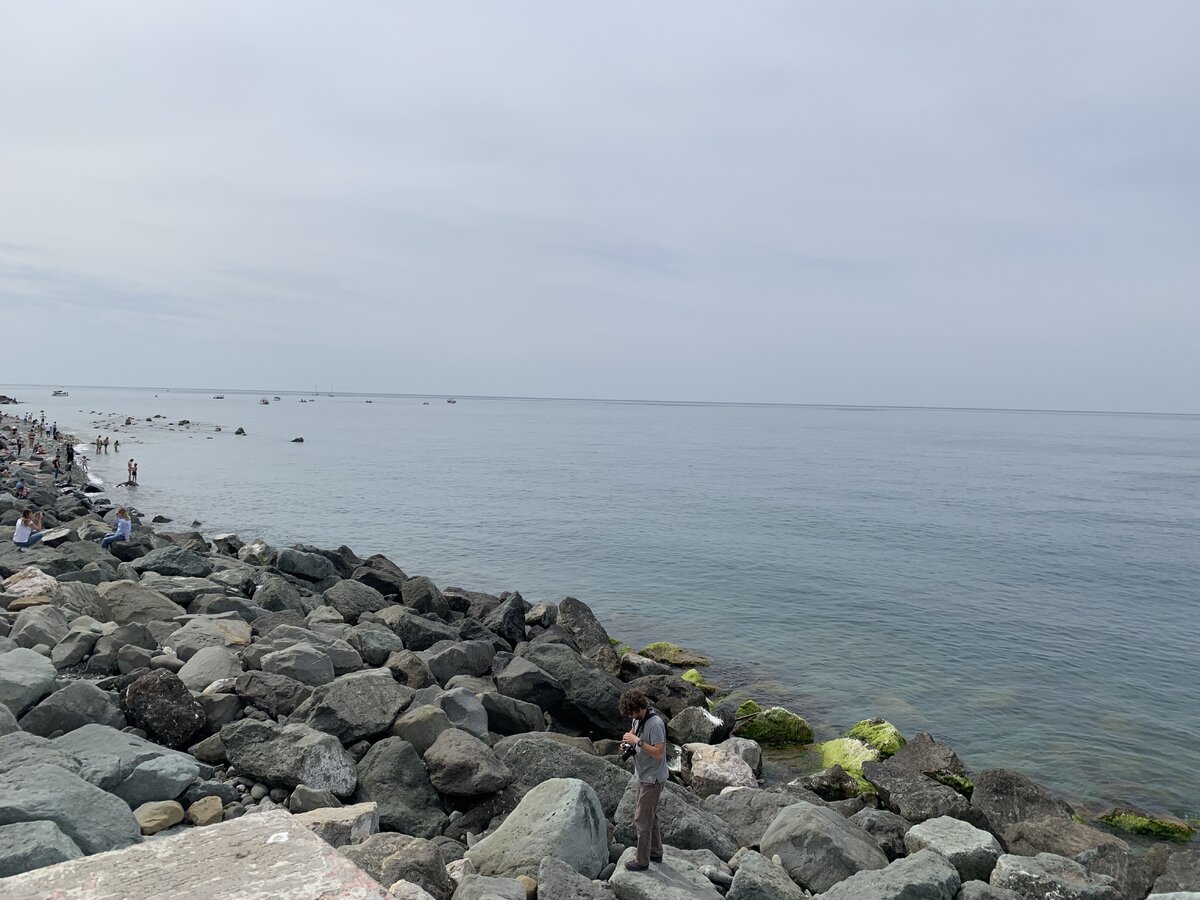 Я больше люблю, когда море волнуется. Тишина не для меня.