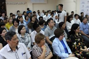 С гордостью ректор отозвался и о студентах-спортсменах, в числе которых более 30 кандидатов в мастера и мастеров по различным видам спорта. Наши талантливые спортсмены только за нынешний год принесли в общую копилку наград российского студенчества 16 призовых наград на соревнованиях международного уровня. Так что, безусловно, нашему университету есть чем гордиться, отметил Бадма Салаев.