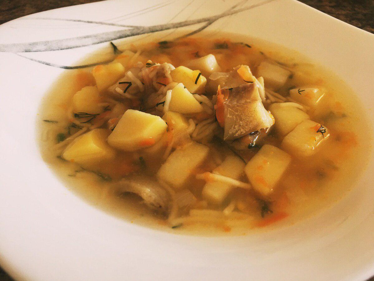 Вкусный суп из минтая. Суп из минтая. Суп из трески. Суп из филе трески. Суп с минтаем.