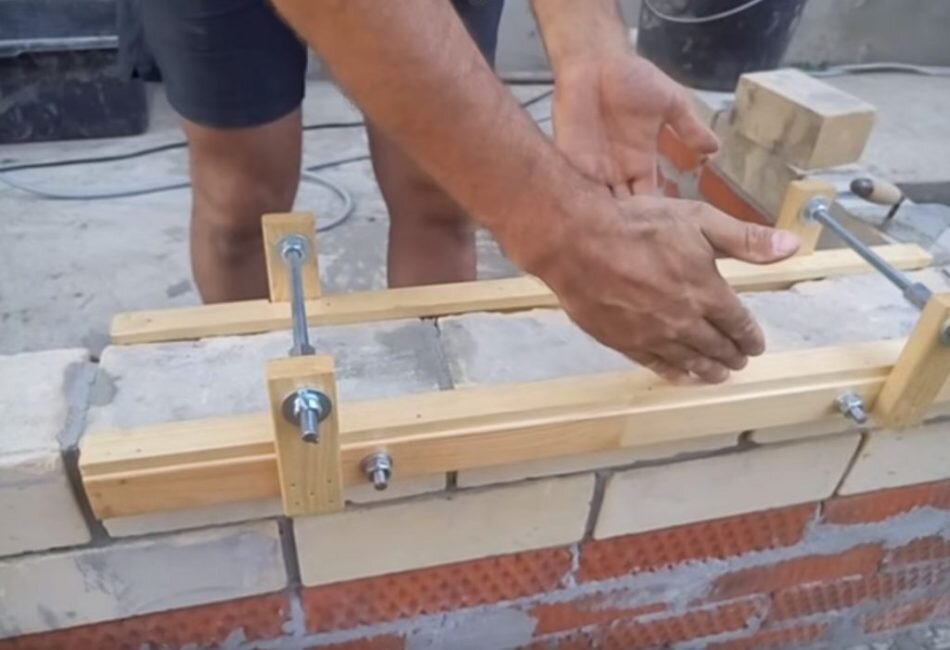 Супер-ПУПЕР простое приспособление для кладки кирпича своими руками HANDMADE LAYING BRICKS GADGET