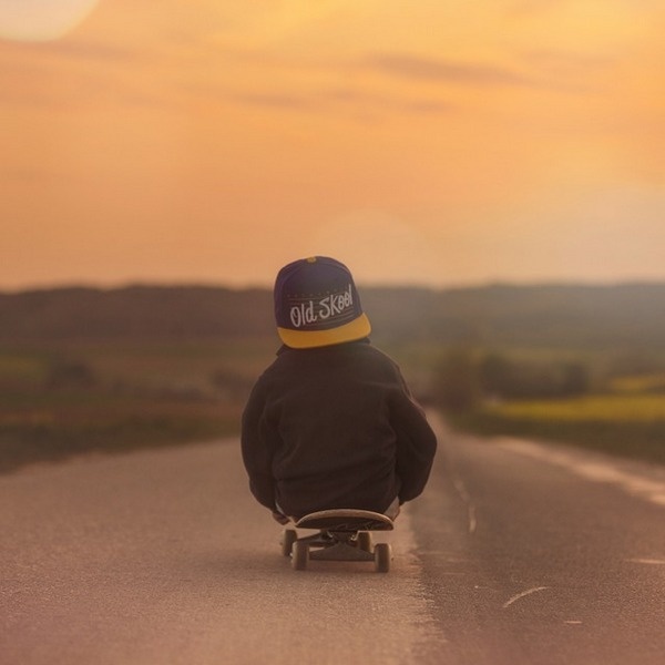 https://cdn.pixabay.com/photo/2014/04/25/01/39/skateboard-331751_960_720.jpg