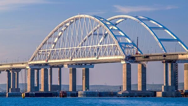 Почему не строят мост через лену