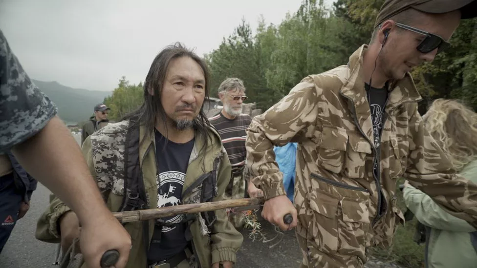 Габышев Александр шаман. Шаман воин Александр Габышев. Шаман Якутия Александр Габышев. Александр Габышев Якутский шаман идущий в Москву.