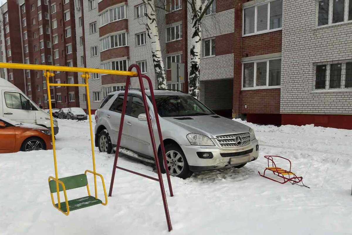 Запрещено парковать автомобиль у ворот возле своего двора уже разработана система штрафов