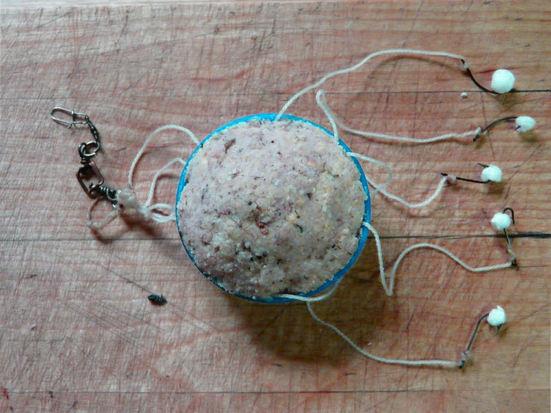 Кормушка из пробки