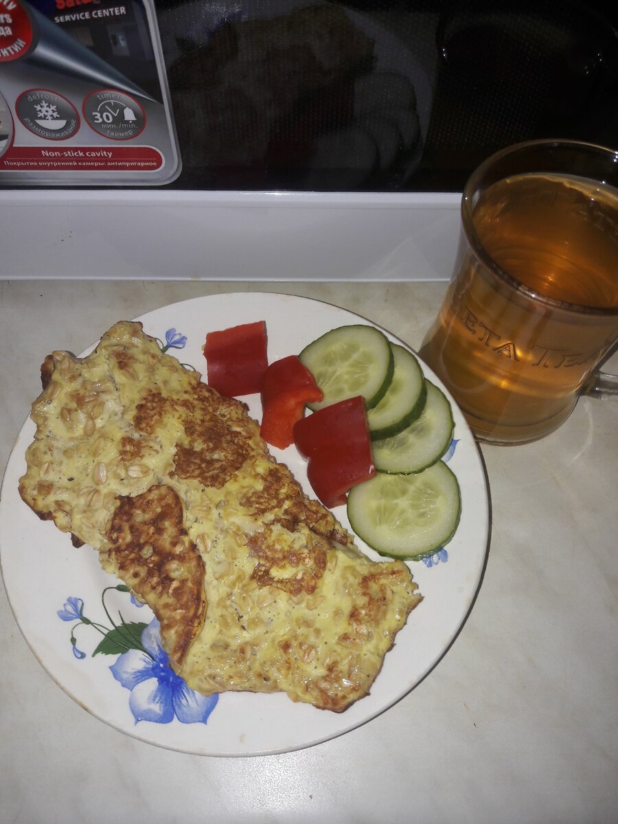 Овсяноблин с сыром и овощи.