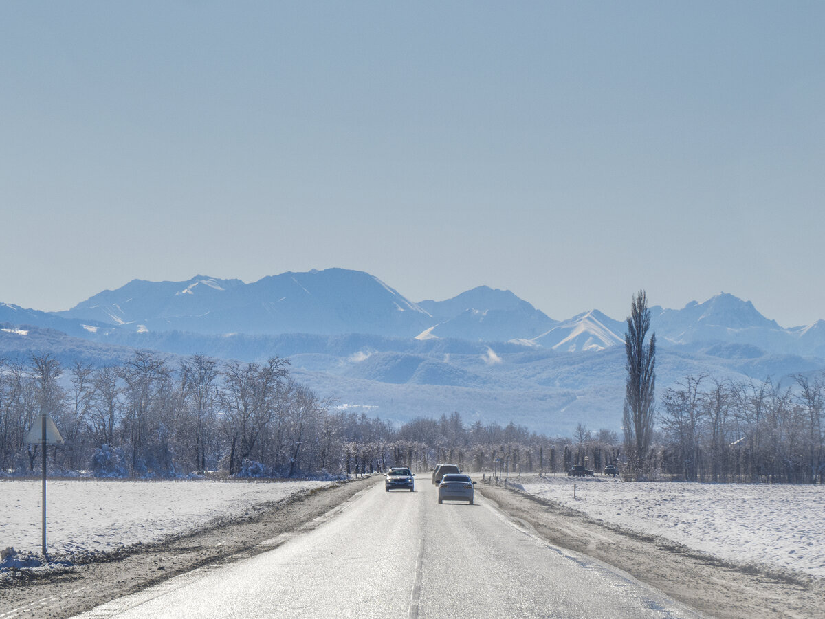 Дорога в горы Адыгеи. 1 февраля 2020 года, здесь и далее фото автора. 