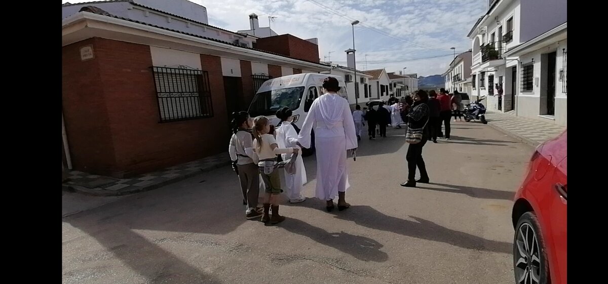 Прогулка по улицам в костюмах