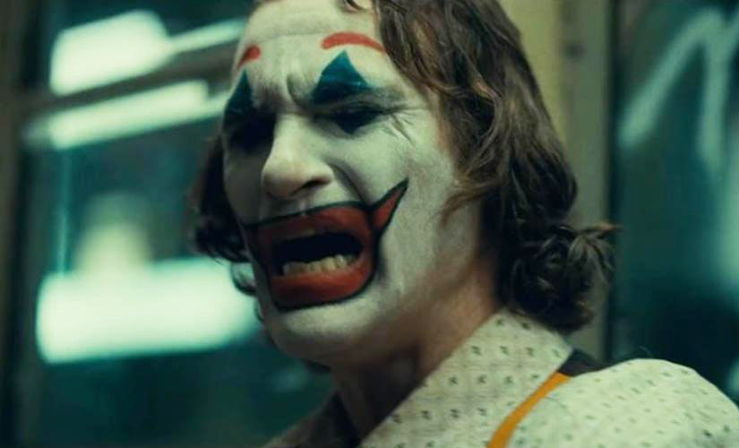 Рейтинг IMDb: 8.7 Сборы: $1,06 млрд. (фильм еще в прокате)
В ролях: Хоакин Феникс, Роберт Де Ниро

Драматичная история из мира комиксов DC представляет из себя жестокую социальную и безумно стильную драму.

Мы восхищались этим фильмом в отдельном материале пару месяцев назад. Кино, несомненно, входит в топ-10 лучших уходящего года и поражает режиссерской работой Тодда Филлипса и грандиозным перфомансом Хоакина «дайте ему Оскар» Феникса.

Фильм все еще идет в прокате, вы можете успеть посмотреть его на большом экране.