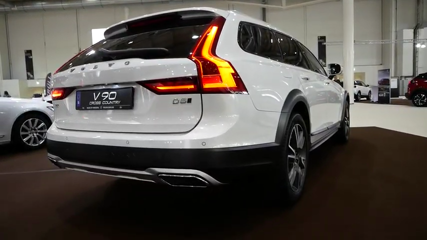 VOLVO V90 Cross Country