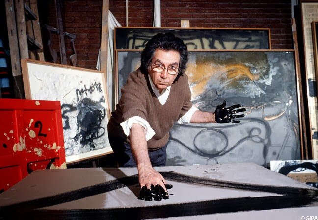 Антони Тапиес за работой