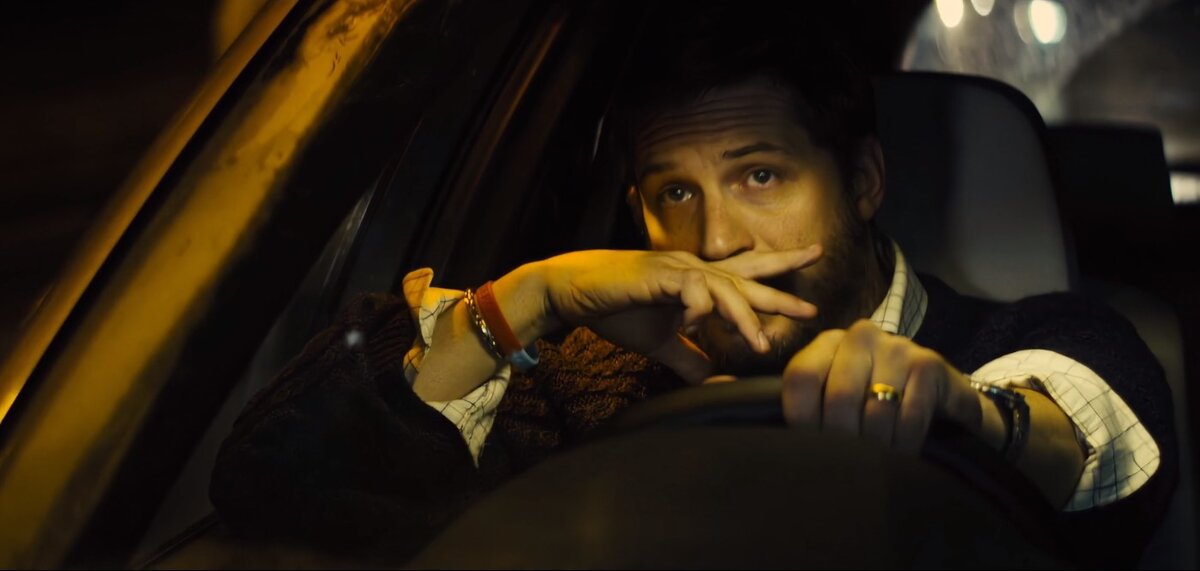 Фильм "Лок" (2014).  Это довольно не обычная драма и Том Харди выкладывается тут на все 100%,. Казалось бы монотонное повествование одного человека, но все становится куда динамичнее в постоянно движущемся транспорте. Отличное решение для фильма подобного жанра. 