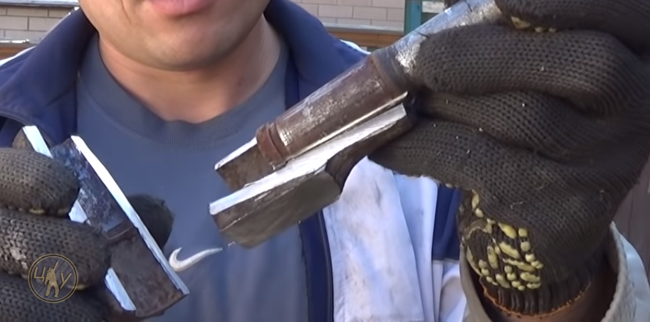 Можно взять ось с коляски мотоцикла, распилить и изъять саму ось, либо изготовить самому