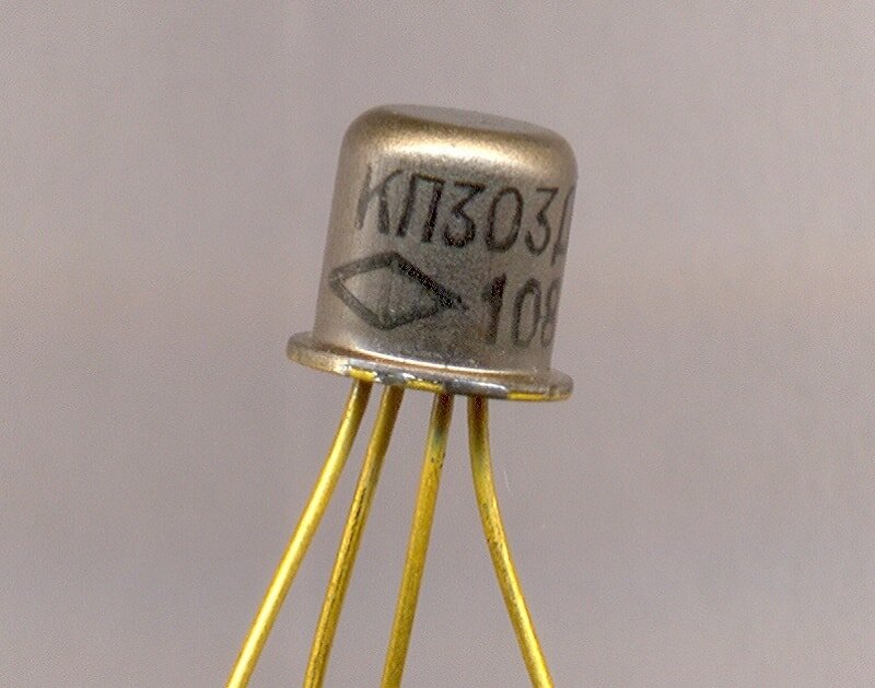 Транзистор с  контактами покрытыми  золотом