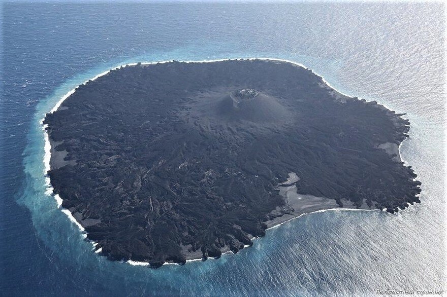 Ниидзима остров. Остров Нисиносима. Вулканический остров Нисиносима.
