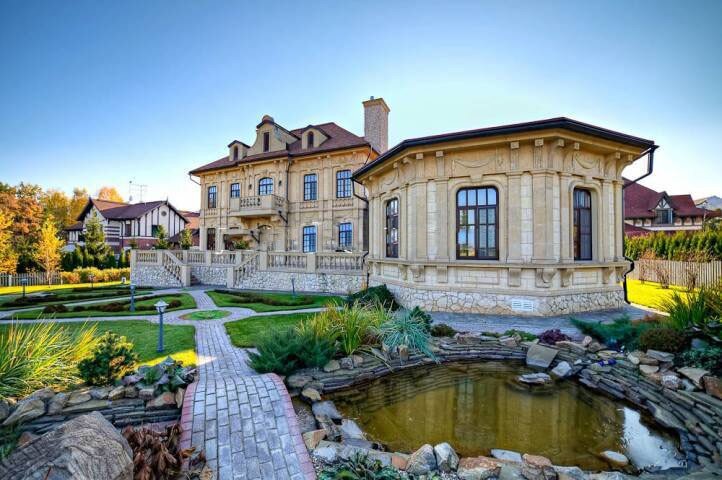 Почему рублевка. Почему рублевка. Поселок рублевка москва. Элитный район рублевки. Кп екатериновка рублёвское шоссе.