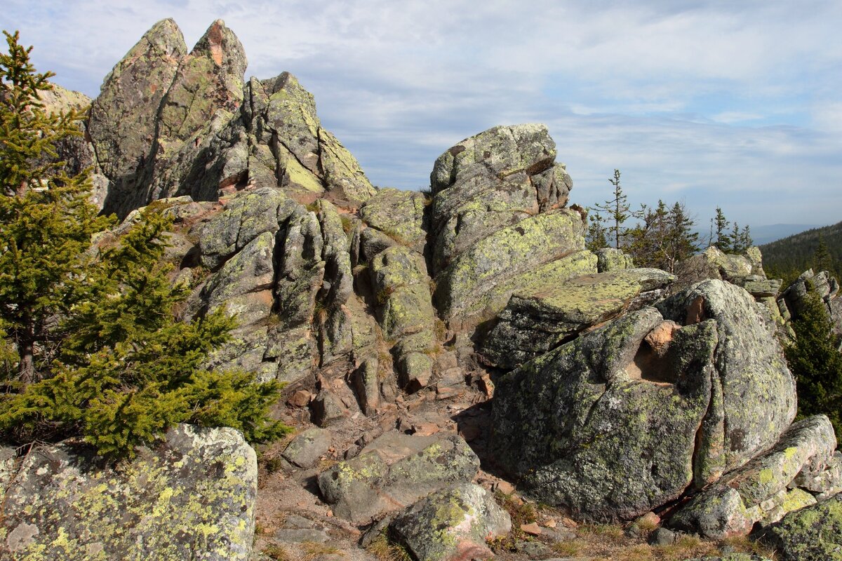 Одна из причудливых скал, встречающихся в Долине сказок