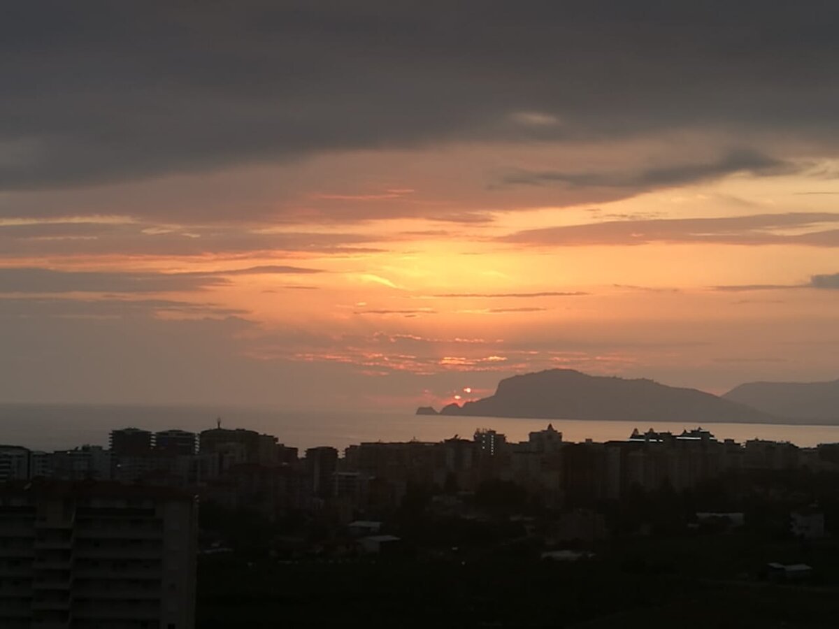 Закат в Аланье. Май 2020 г. Фото автора.