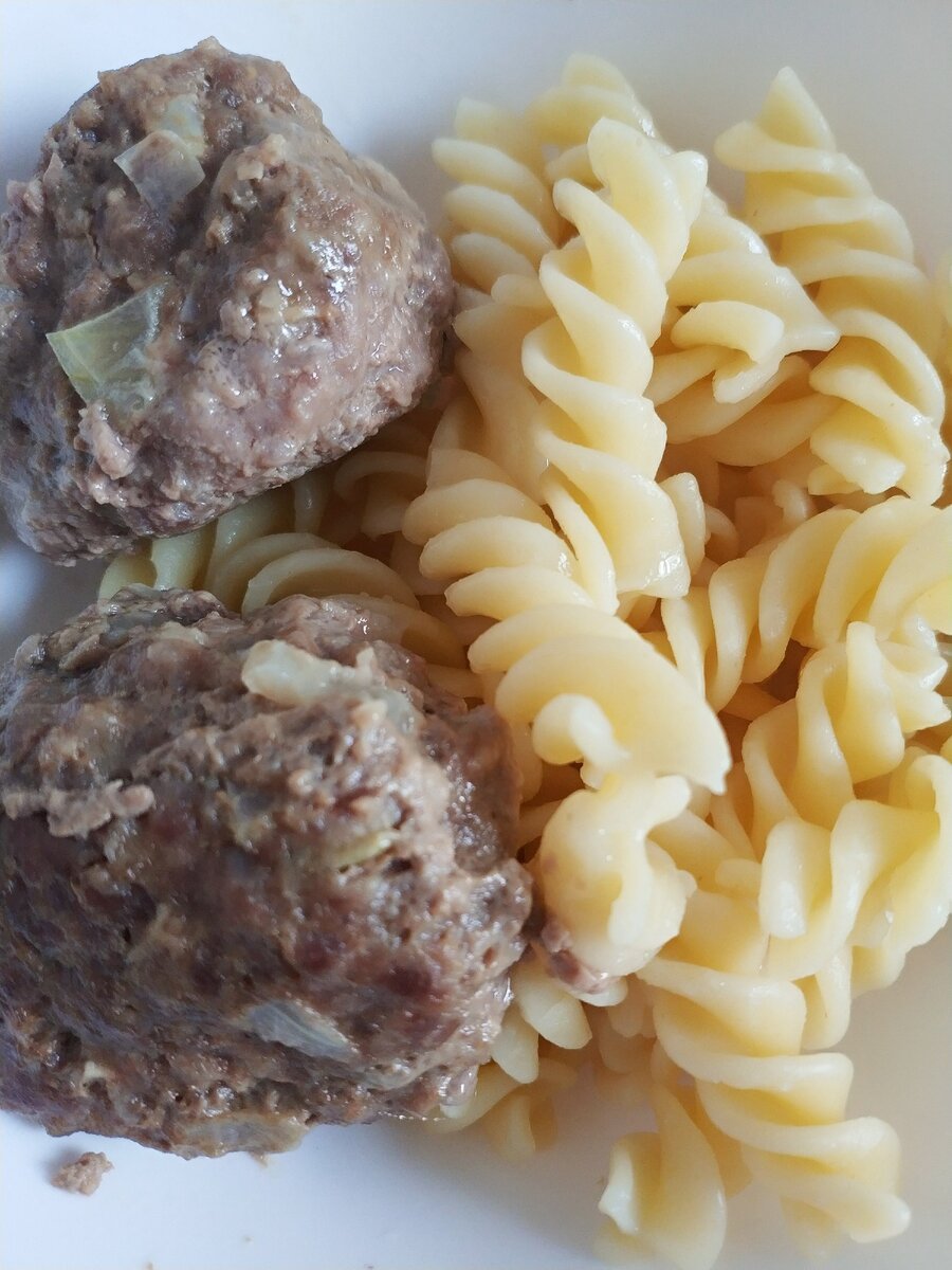 Котлеты из говядины с макаронами