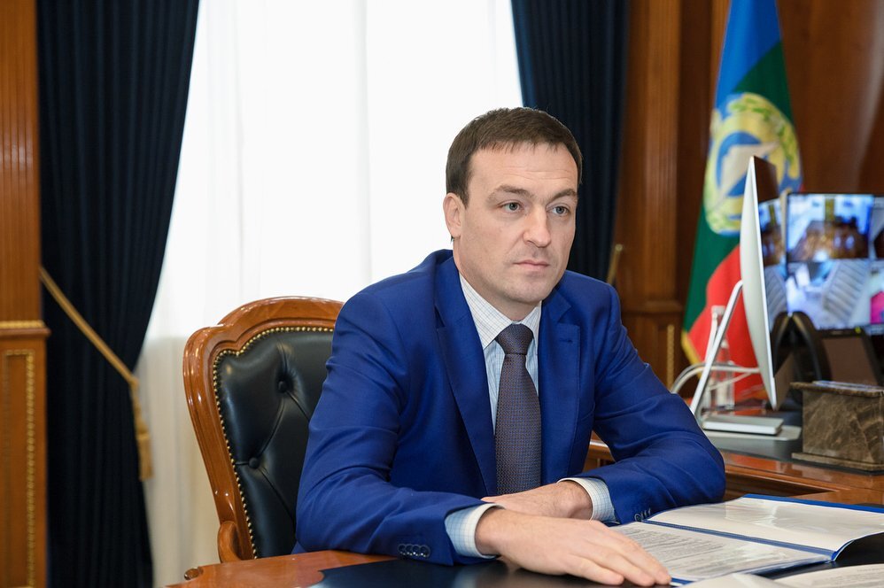 Сергей Москаленко на официальном сайте сообщил, что всегда открыт к диалогу, внимательно прислушивается к общественному мнению.
