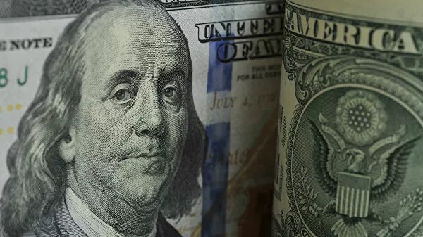 Из-за эпидемии многие предприятия закрылись, люди лишились работы. Министерство торговли США подтвердило: экономика страны столкнулась с сильнейшим спадом за несколько десятилетий.В пятницу, 29 мая, глава ФРС Джером Пауэлл заявил, что отрицательные процентные ставки не понадобятся, и заверил: у регулятора достаточно инструментов для борьбы с экономическими последствиями эпидемии. Но эксперты не столь оптимистичны.26 мая, 08:00Бывший министр финансов США рассказал об угрозе доллару