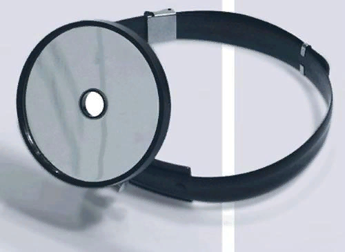 Вот эта штука на голове у врача и является рефлектором. По-хорошему, она должна быть у педиатров, но увы - у единиц она имеется на рабочем столе