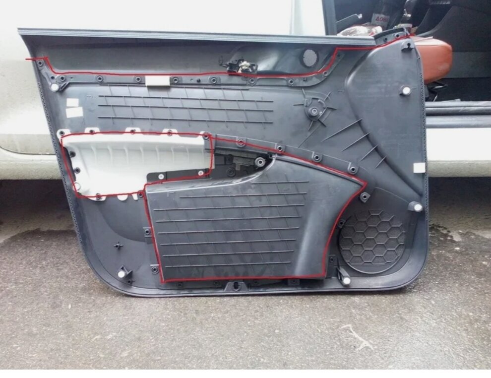 Красным — отмечены линии соединений