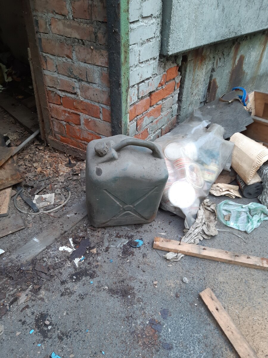 Вот канистра с предыдущего фото.