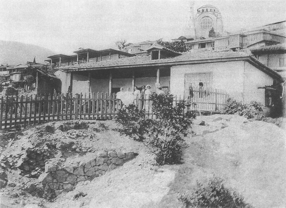 А. П. Чехов с семьёй на даче в Гурзуфе. Фотография  начала 1900-х гг. (фото с сайта Krimoved-library.ru)
