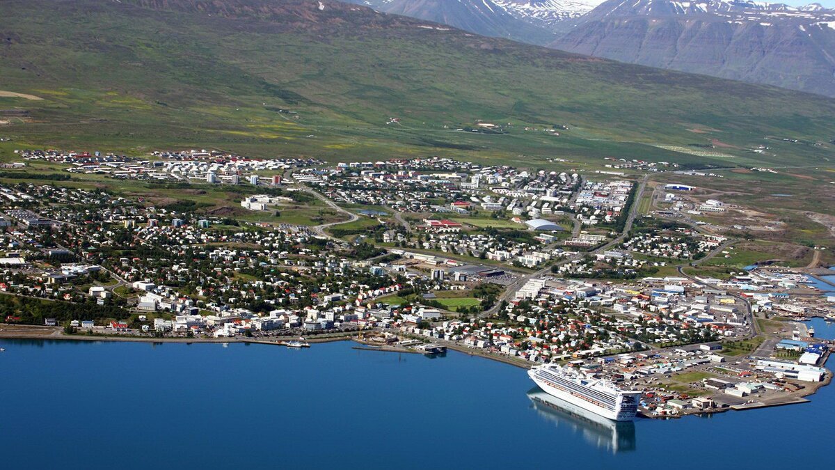 хусавик город в исландии