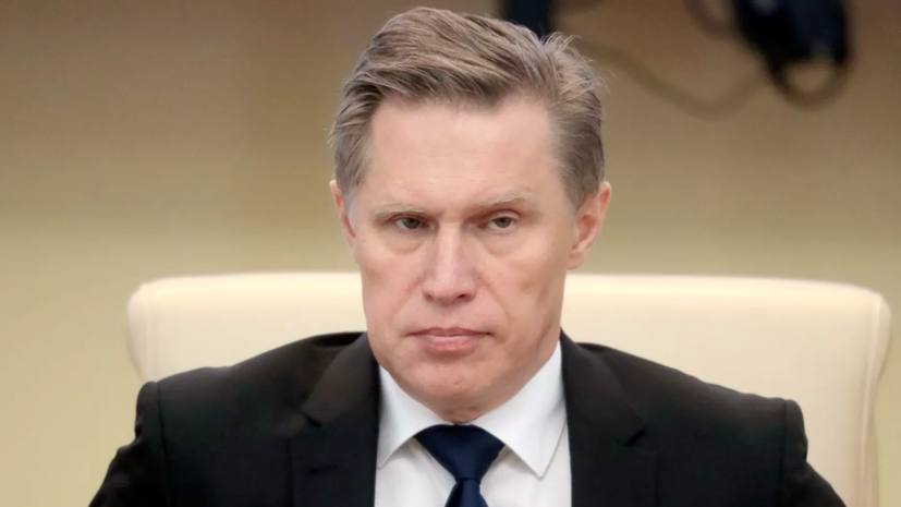 Врачи и другие люди из группы риска могут получить вакцину от коронавирусной инфекции COVID-19 уже в августе. Об этом заявил глава российского Минздрава Михаил Мурашко.