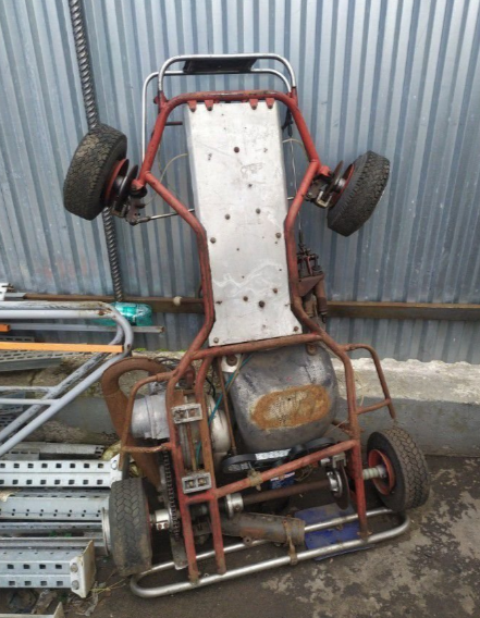 Доброго времени суток , перед вами болид который колесил трассы советского пространства долгие годы . Найден был в Городе Москва , за сущие копейки  20 тысяч рублей . Так жаль , что многие люди не ценят того что оставили нам наши Отцы и попросту избавляются от такой техники! 