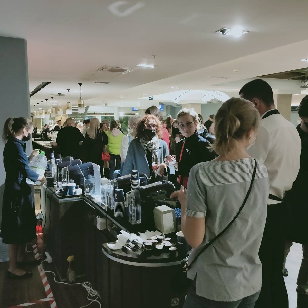 угощения на открытии фестиваля нового итальянского кино "Найс"