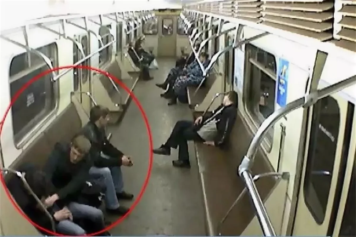 Видеокамеры в метро. Вагон метро.