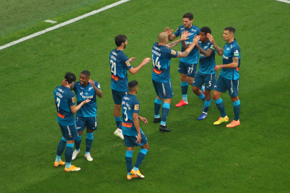 Петербургский "Зенит" обыграл "Химки" со счетом 2:0